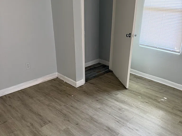 2115 Broadway Ave — Photo 7