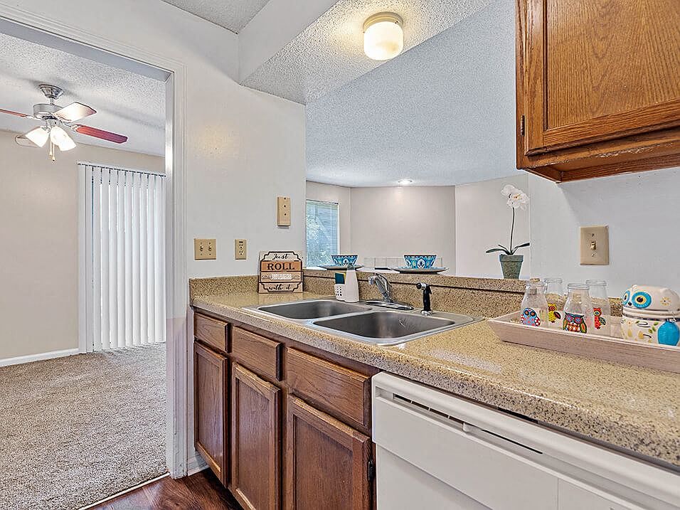 Open Kitchen, Great for Entertaining!