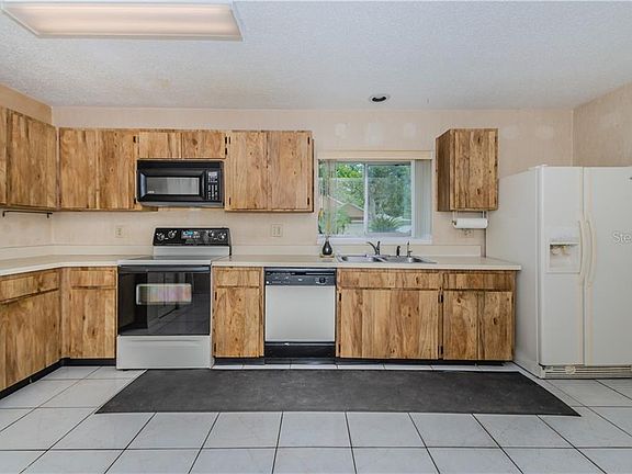 3rd image of 11808 Hickorynut Dr