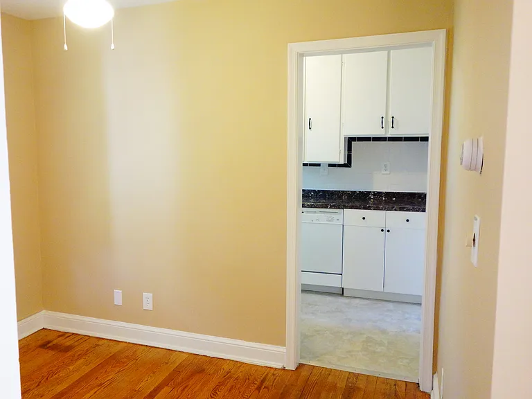 8405 Greenwood Ave — Photo 33