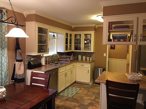4th image of 110 Sylvia St