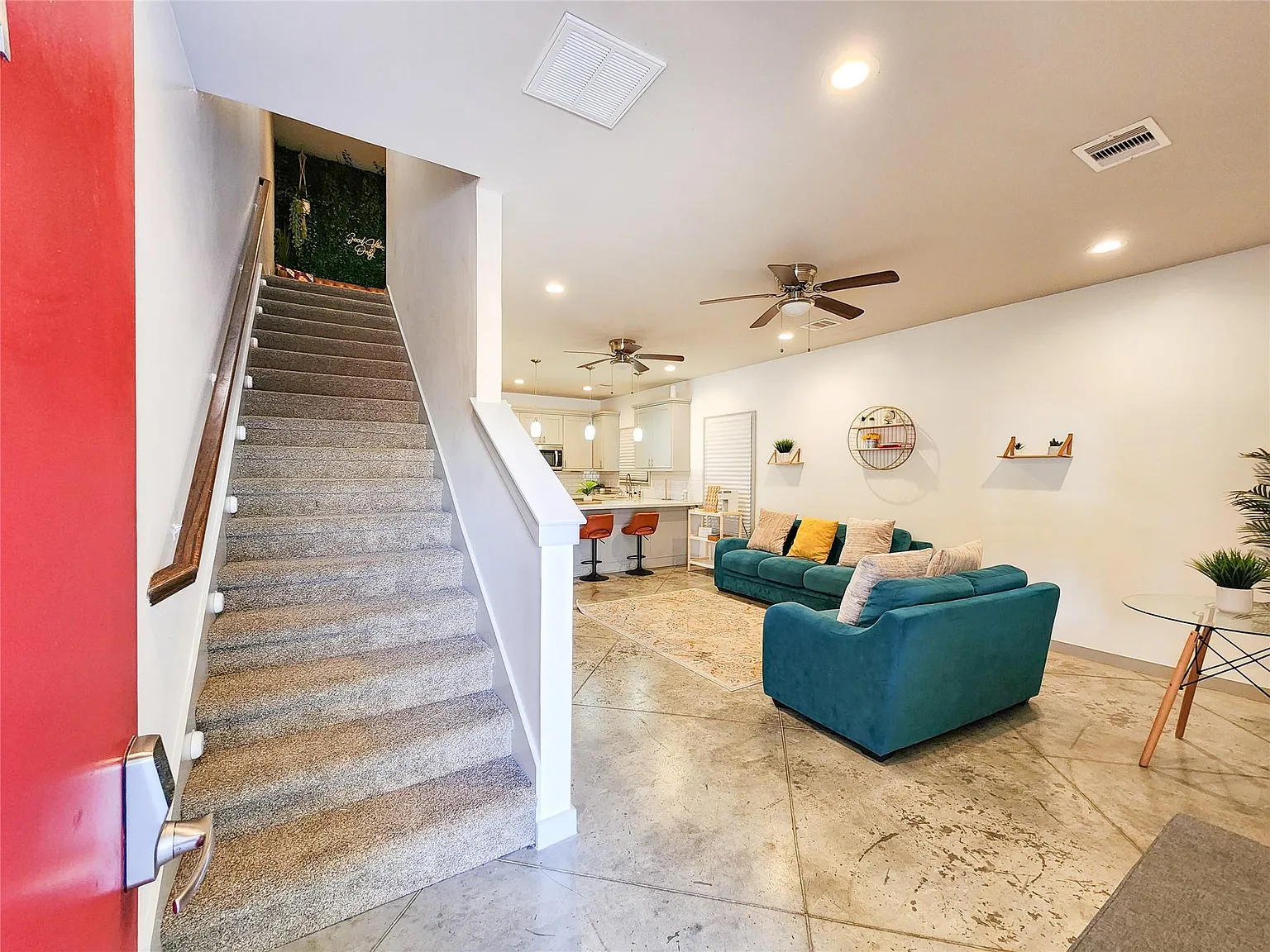 2 bed, 1.5 bath, 1050 sqft, $1,575 — Photo 2