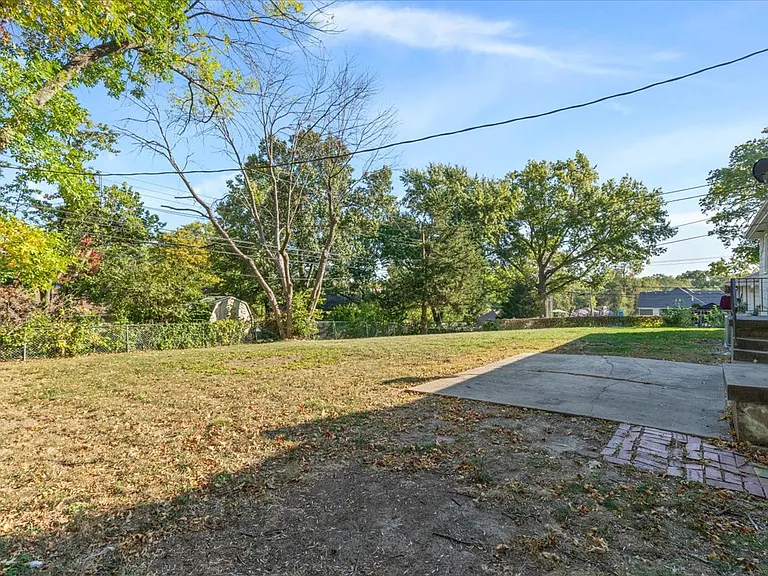 618 E 110th Ter — Photo 14