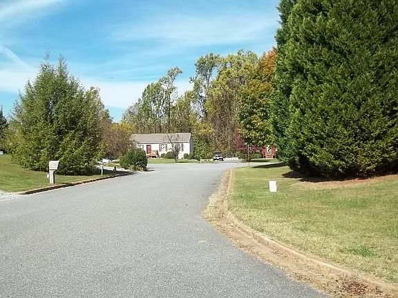 5th image of 104 Bridgeton Ct