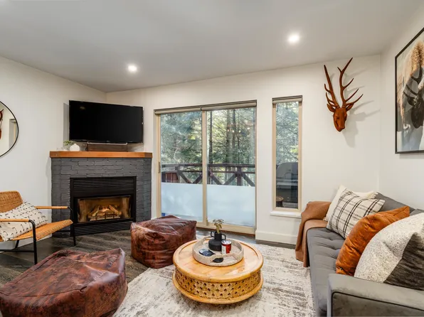 3070 Hillcrest Dr #113, Whistler, BC V8E 0V1