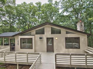 284 Saint Andrews Dr, Bushkill, PA