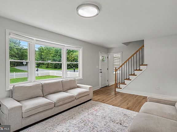 5th image of 35 Meadow Ln