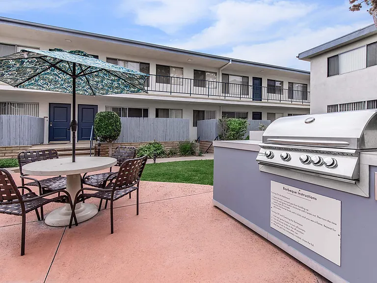 Emerald West Apartments — Photo 4