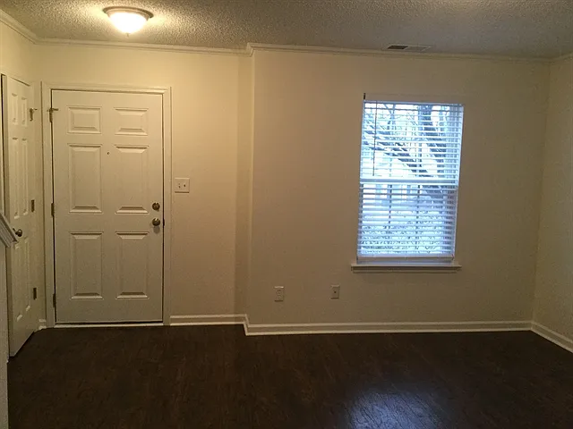 1308 Crestfield Dr — Photo 5