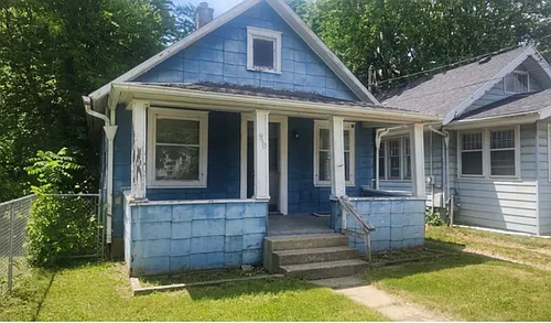 910 Dakin St Photo 1