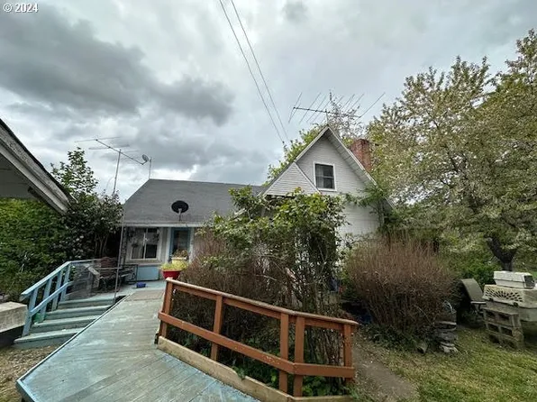 Cedar Tree Dr, Roseburg, OR 97471