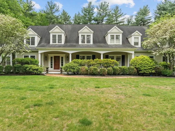 111 Elm St, Medfield, MA 02052