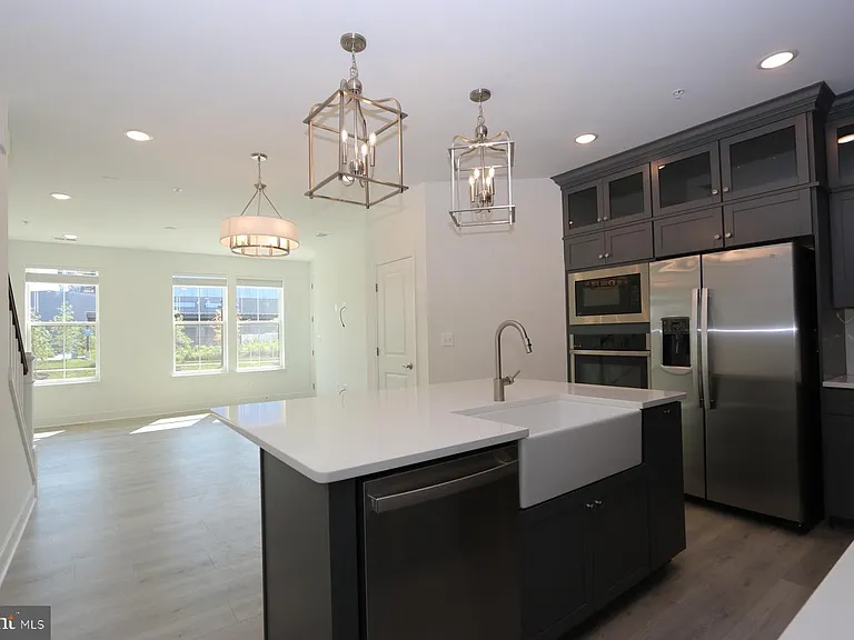 2512 W Peninsula — Photo 2