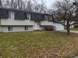 4430 Canterbury Ln, Davenport, IA
