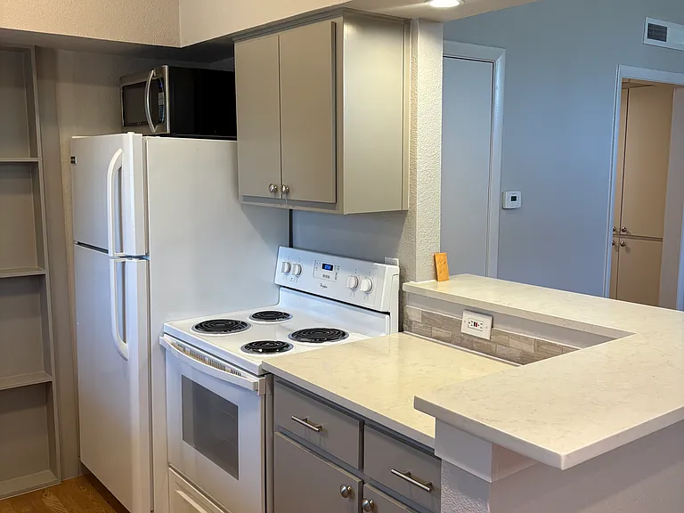 4326 Cole Ave #F — Photo 3