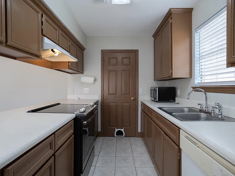 3569 Chatelaine Dr — Photo 12
