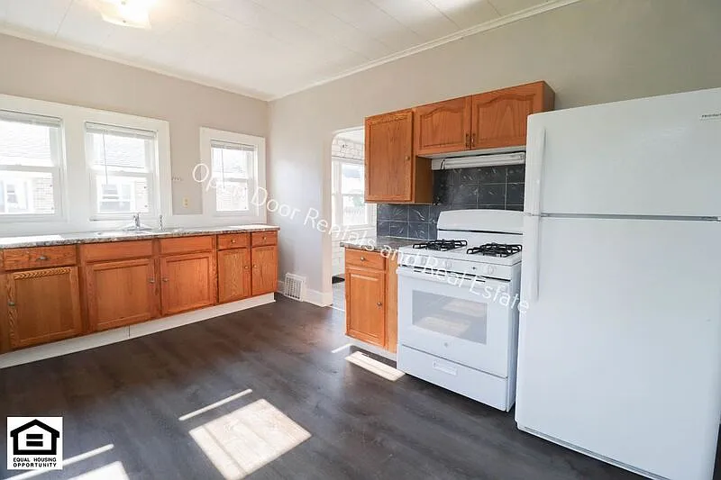 2 bed, 1.0 bath, $1,000 — Photo 3