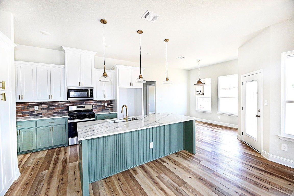 1402 N Mason St, Bowie, TX 76230 Zillow