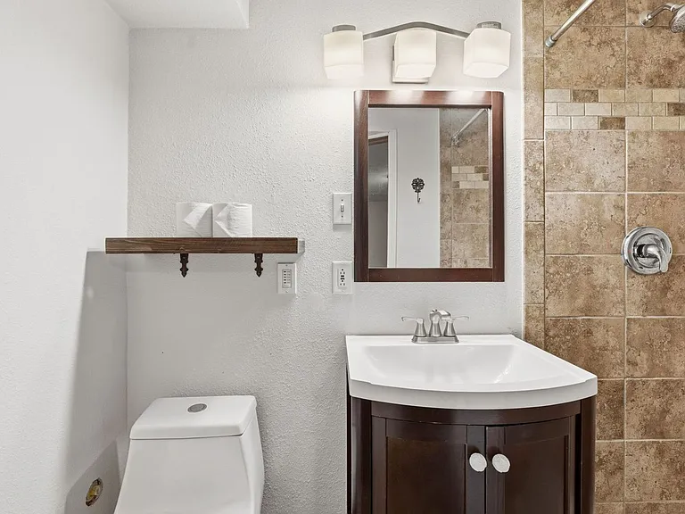 6520 N Sutherlin St — Photo 22