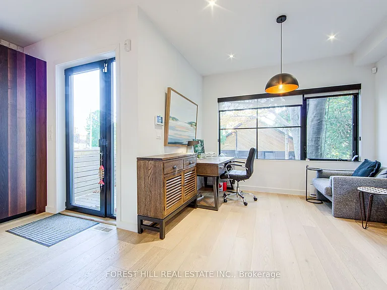 257 Manor Rd E — Photo 22