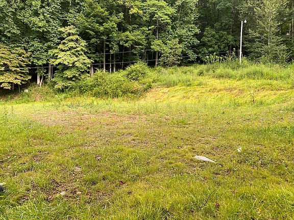 4th image of 25 Johanna Dr