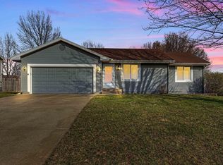 2848 SW Herefordshire Rd, Topeka, KS 66614