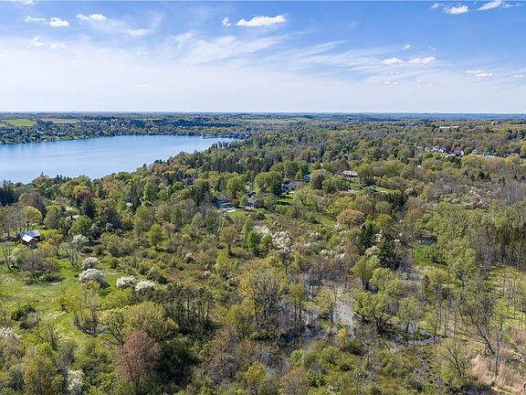 4th image of E Lake Rd