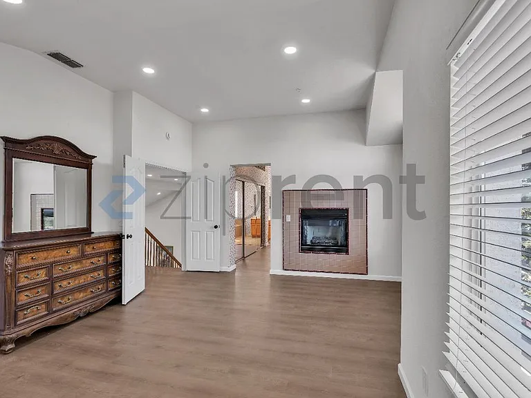 1001 Sandhurst Dr — Photo 52