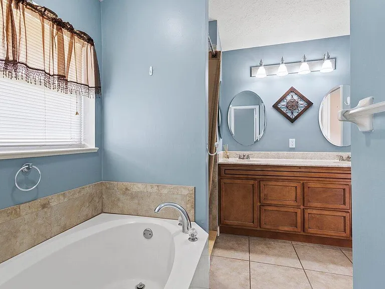4557 SW Athena Dr — Photo 10