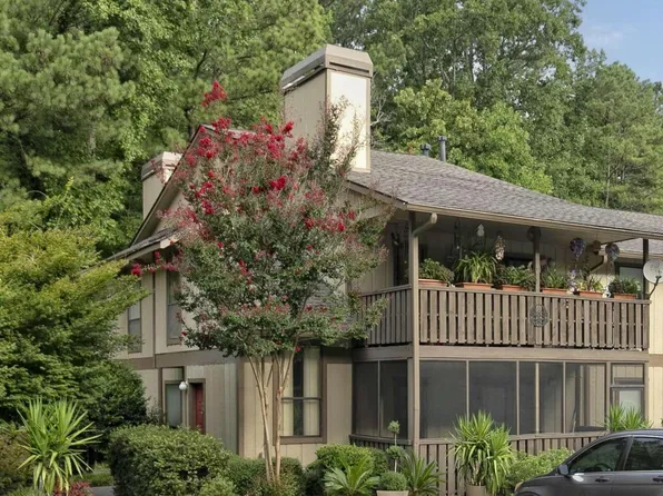 905 Woodcliff Dr, Atlanta, GA 30350