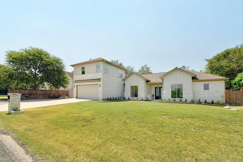 Building Photo - 1006 Lipan Trl