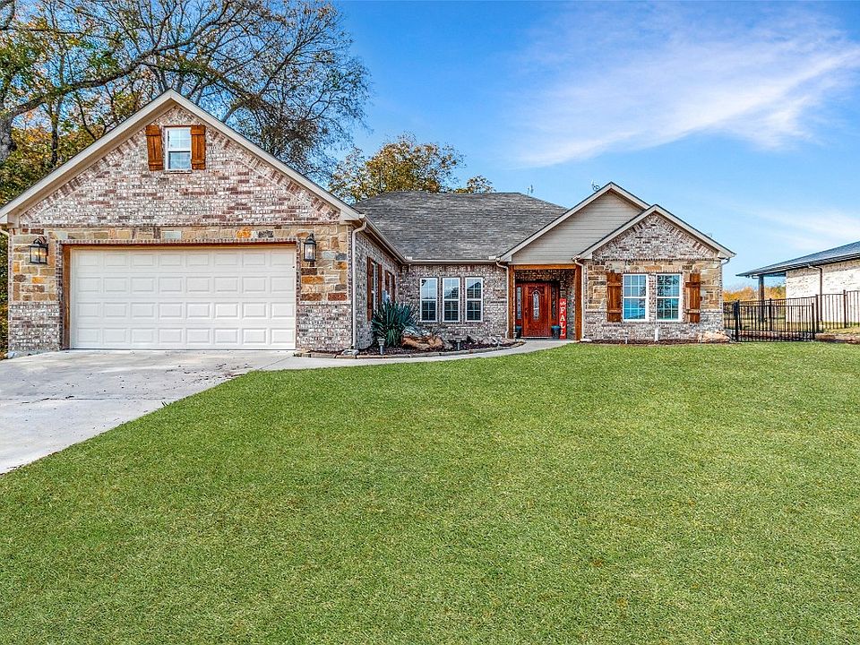 1st image of 105 Bent Oak Dr