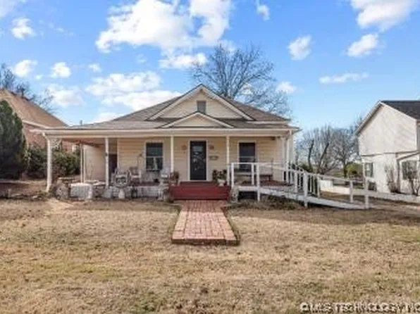 413 W Delaware Ave, Nowata, OK 74048