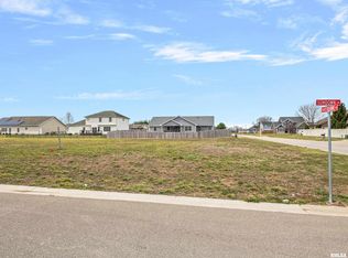 401 Sundown Ln, Chatham, IL 62629