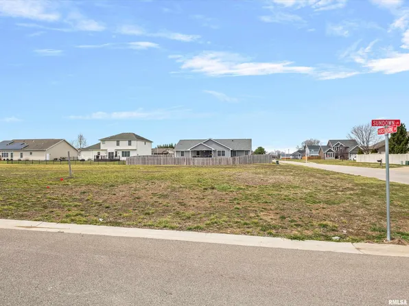 401 Sundown Ln, Chatham, IL 62629