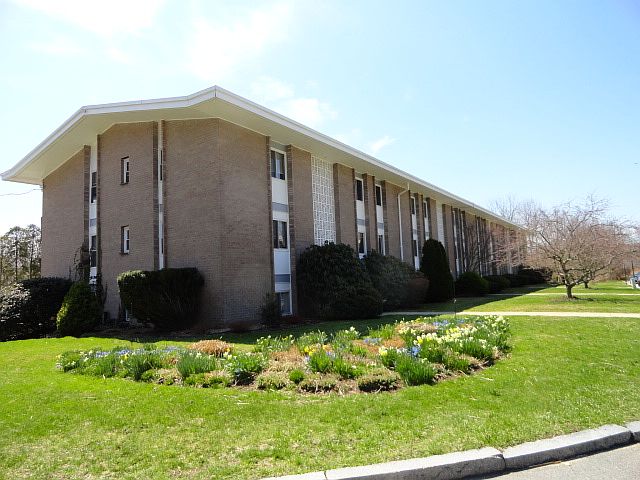 1st image of 280 Gardner Ave Unit B5