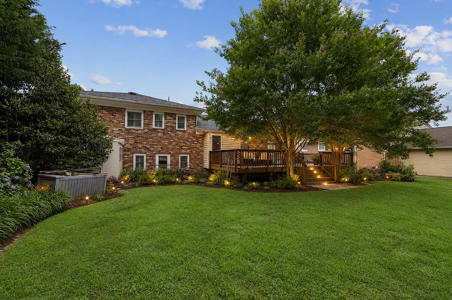4 bed, 2424 sqft, $6,200 — Photo 2