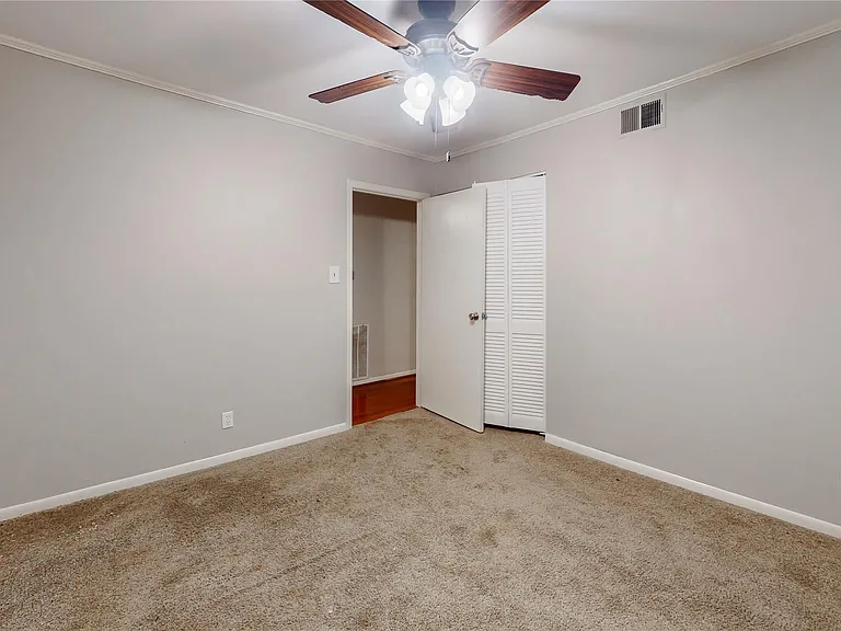 5338 Creekbend Dr — Photo 11