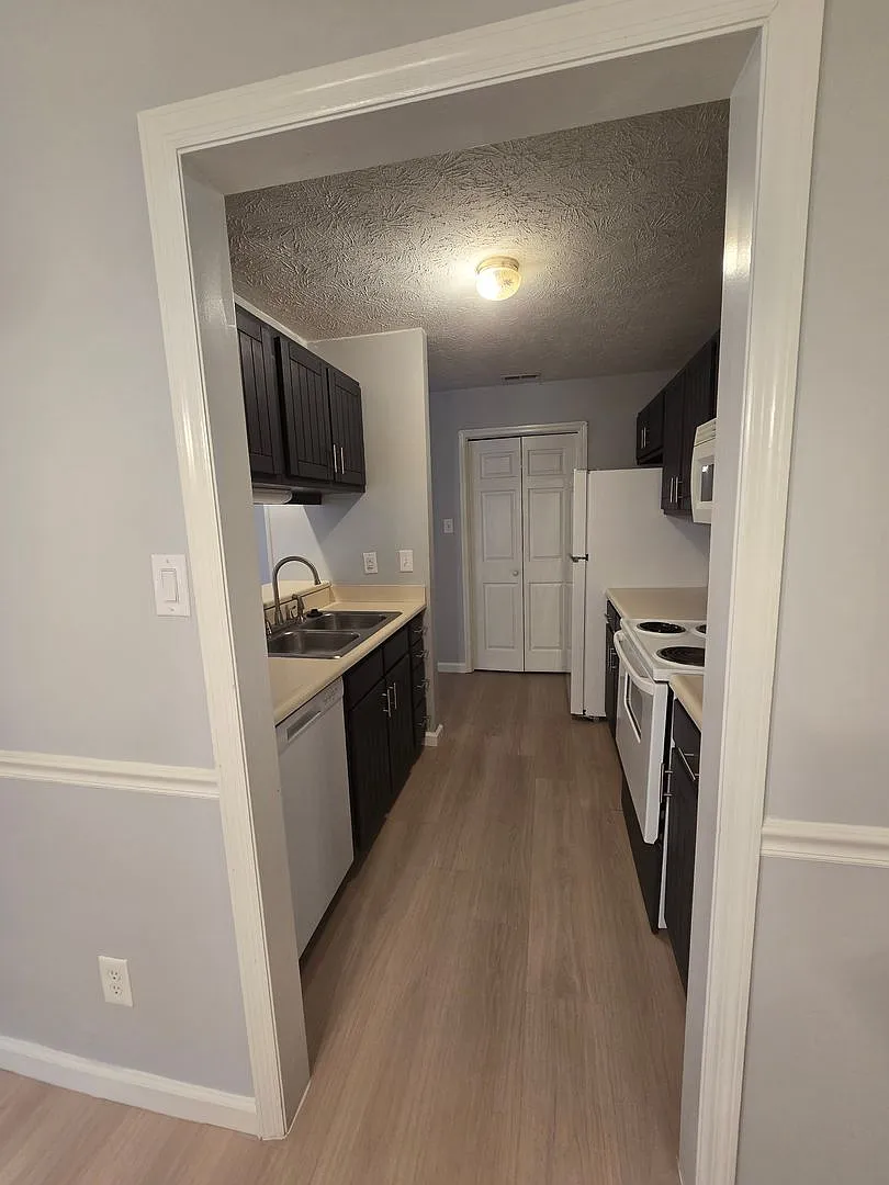 2700-3 Preston Woods - Preston Woods — Photo 3