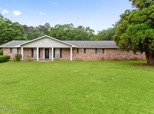 13217 Three Oaks Dr, Moss Point, MS 39562