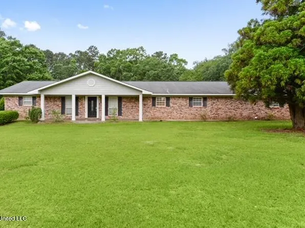 13217 Three Oaks Dr, Moss Point, MS 39562