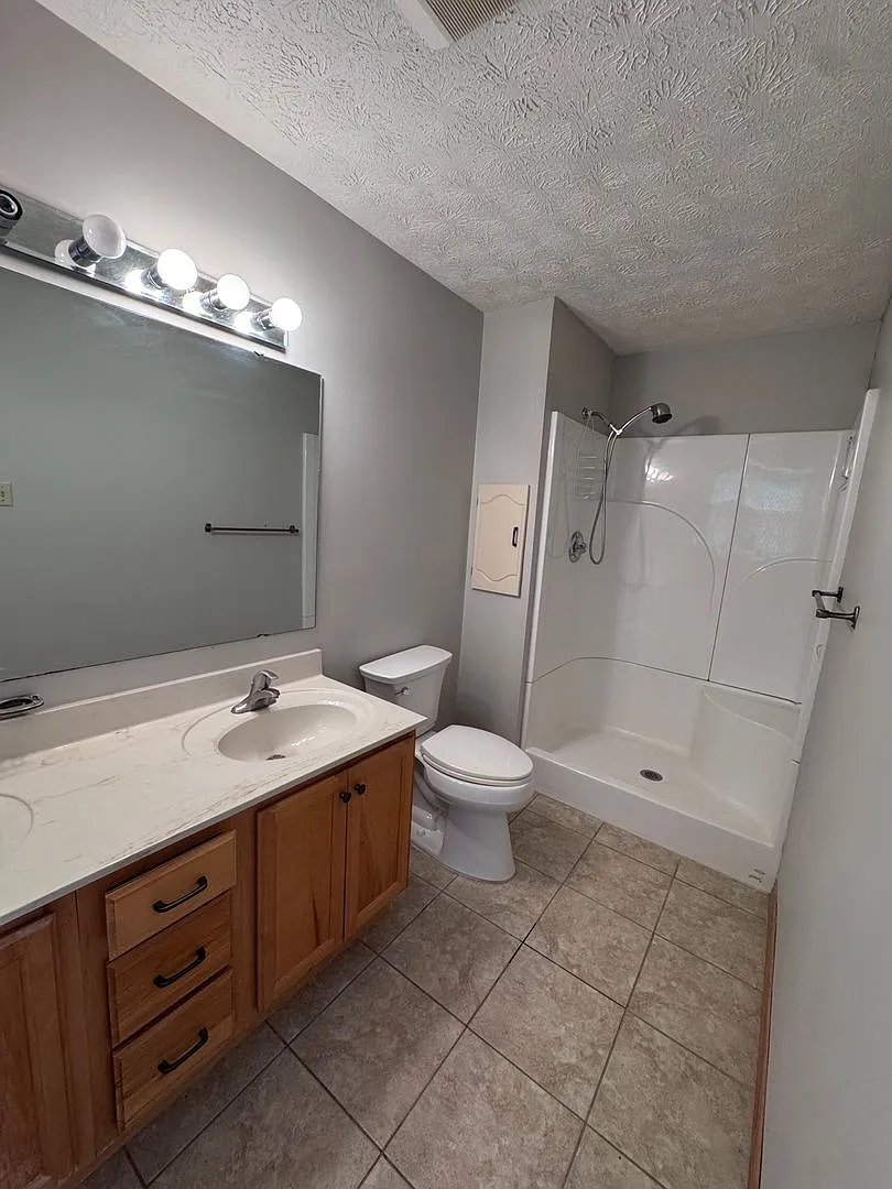 330 Heards Ln, Oxford — Photo 2