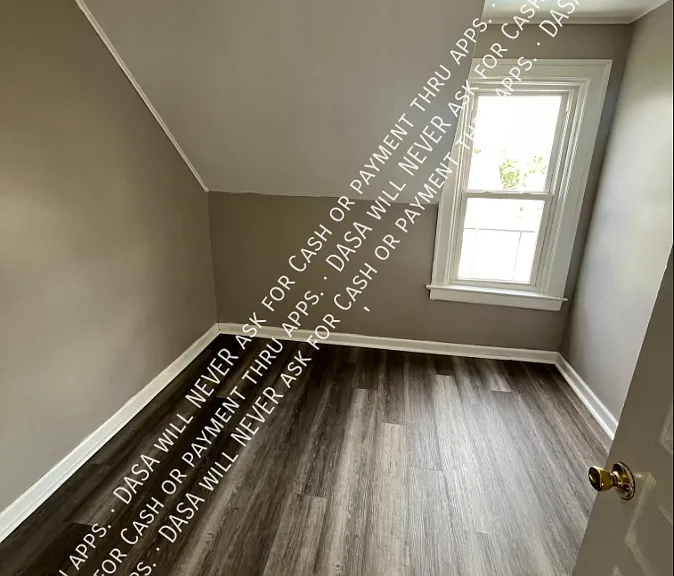 28 Newfield St #UPPER — Photo 11