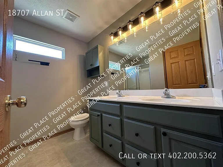 18707 Allan St — Photo 22