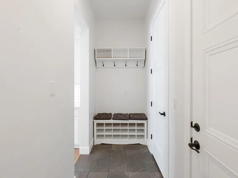 1916 W Oakridge Dr — Photo 12