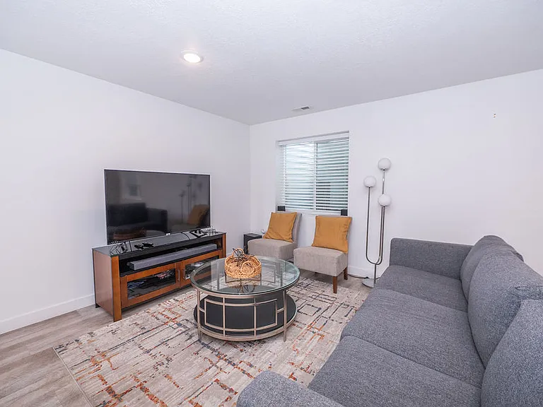 596 Plum Creek Ln — Photo 6