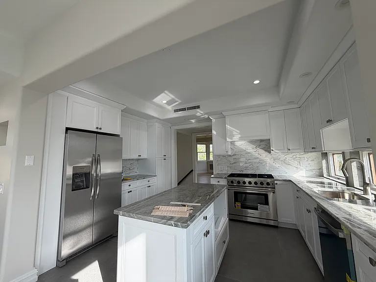 Sherwood Ave — Photo 28