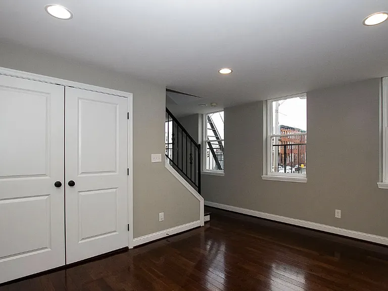 1246 Light St #B — Photo 6