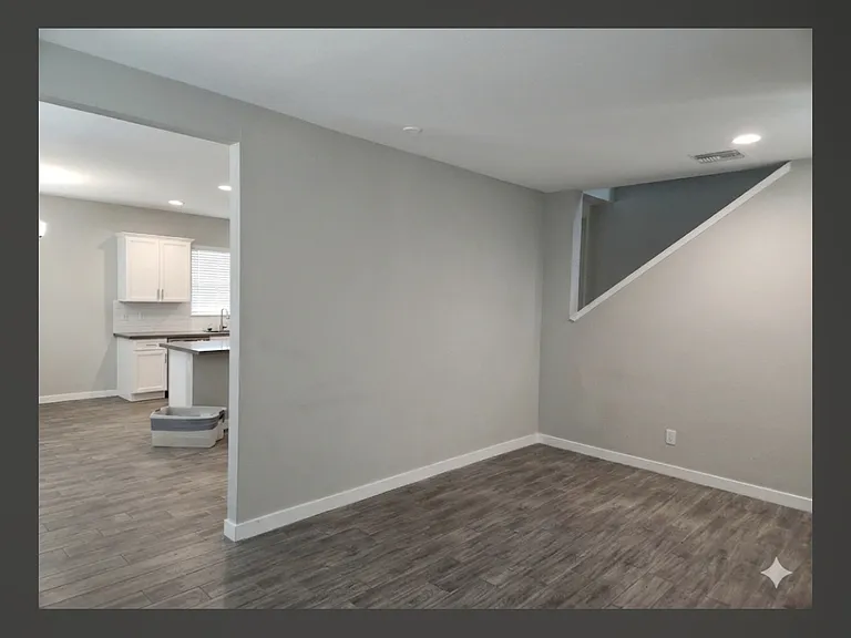 1376 E Avenida Isabela — Photo 3