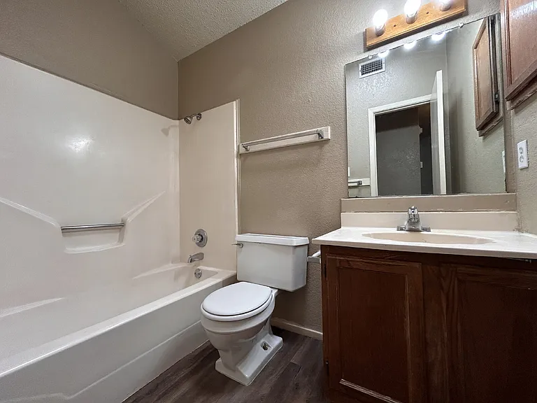 129 N Troy Ave #A — Photo 5